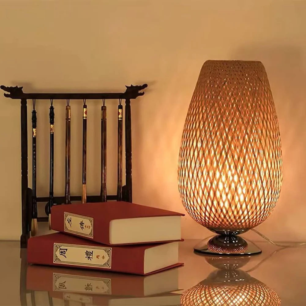 Ręcznie wykonana zrównoważona lampa stołowa z bambusa