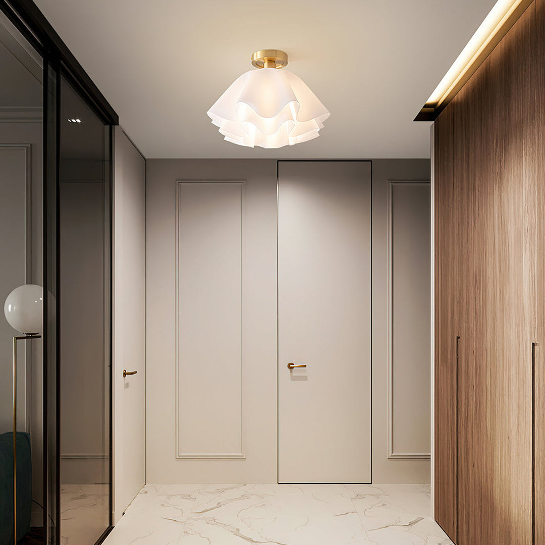 Lustra Pleated Acrylic Ceiling Light – Retro Brass Flush Mount for Dining Room and Bedroom