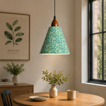 Carica l'immagine nella visualizzazione Galleria, Clover floral pendant above round dining table in calm interior
