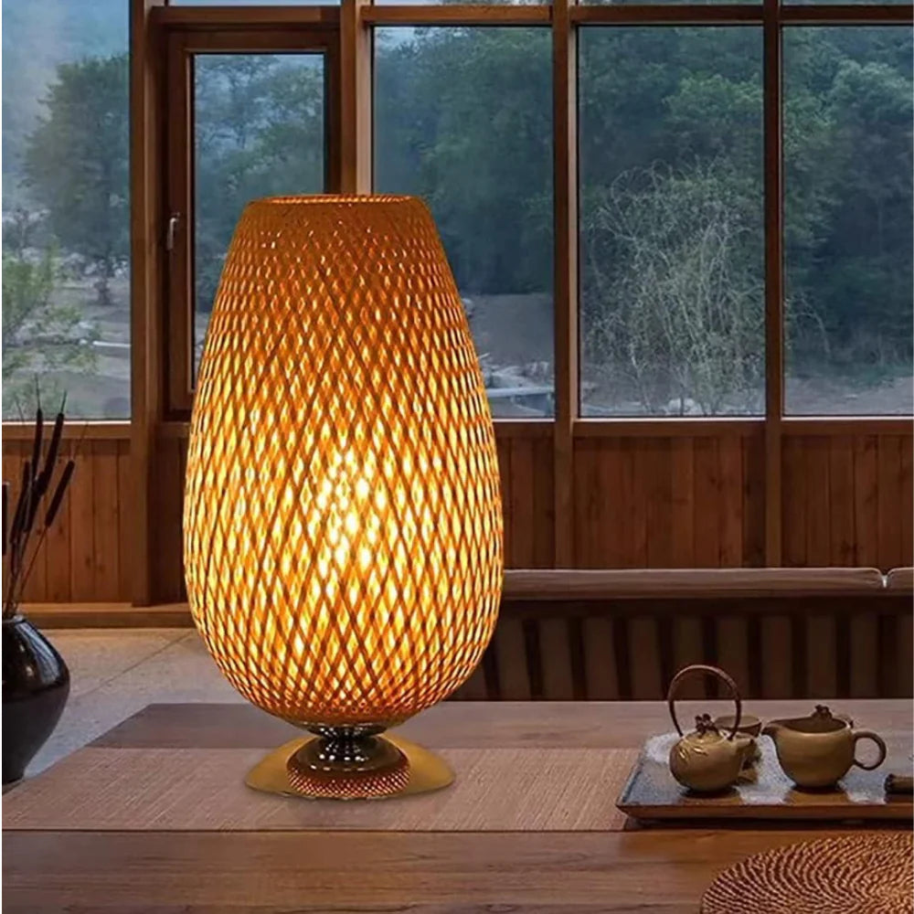 Ręcznie wykonana zrównoważona lampa stołowa z bambusa