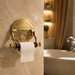 Afbeelding laden in galerijweergave, Installed antique brass toilet paper holder with roll