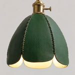 Cargar imagen en el visor de la Galería, Green leather scalloped shade detail on pendant light