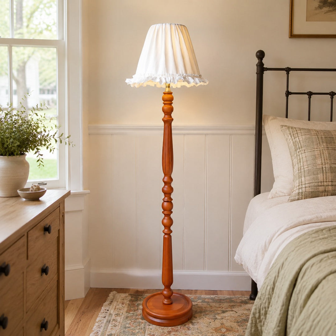 Vintage vloerlamp van massief hout met optioneel bijzettafeltje