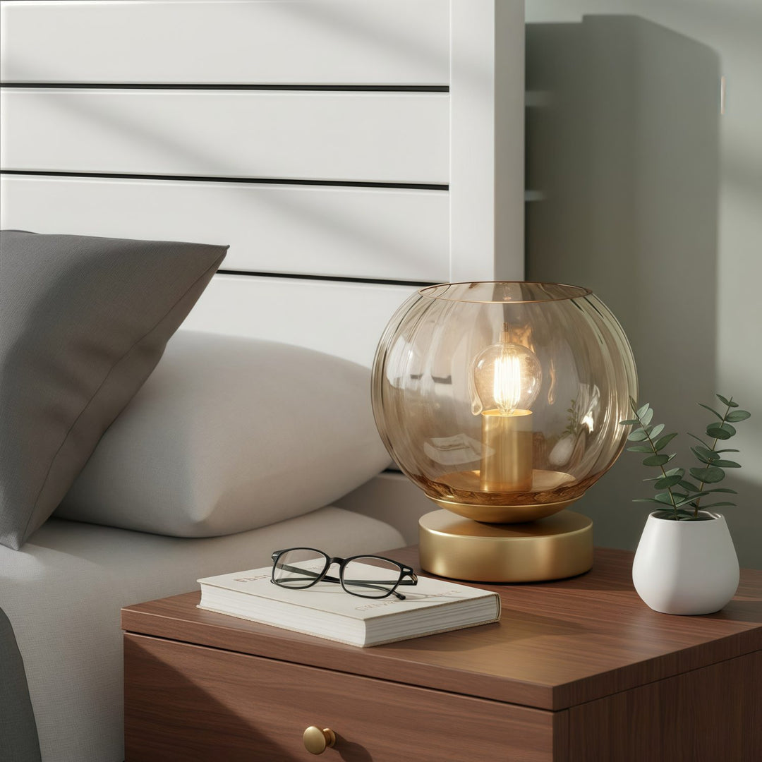 Tracian Moderne Dimple Globe Tafellamp – Messing Sfeervolle Decoratieve Lamp voor Slaapkamer of Lounge