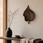 Afbeelding laden in galerijweergave, Small wooden leaf wall sculpture in a warm minimalist room