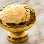 Afbeelding laden in galerijweergave, Hammered solid brass cabinet knob