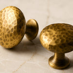 Afbeelding laden in galerijweergave, Hammered solid brass cabinet knob