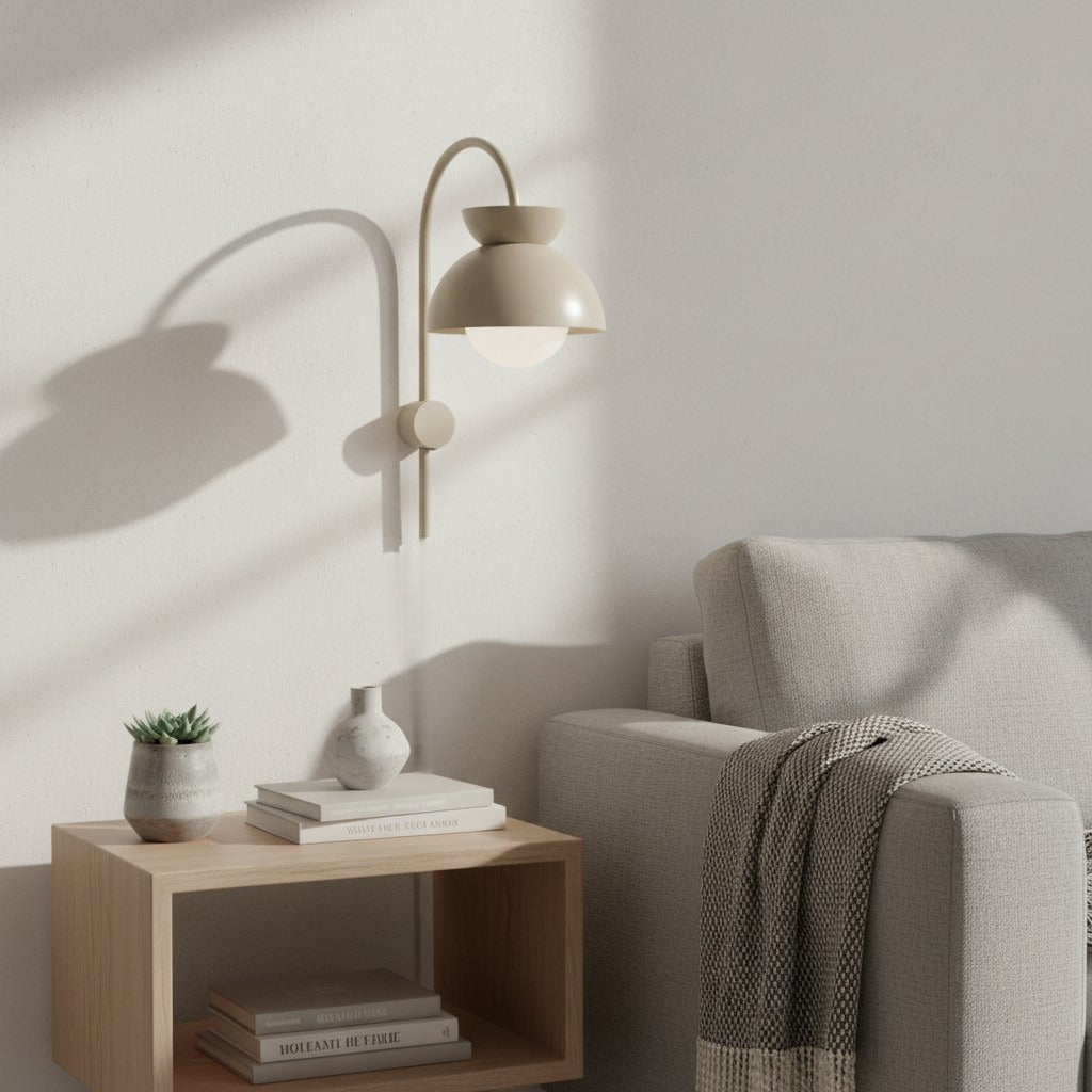 Lámpara de pared Aurelia con diseño de cúpula escalonada en metal moderno para dormitorio o pasillo