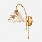 Afbeelding laden in galerijweergave, Style B French floral brass-tone wall sconce with pull chain