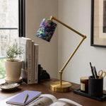 Afbeelding laden in galerijweergave, Impression Floral lamp styled with books