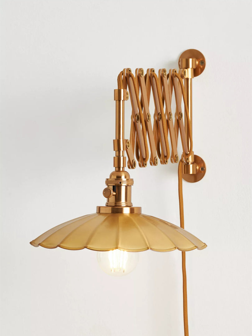 Furium gegolfde accordeon stekker-wandlamp - messing muurlamp elegantie