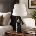Afbeelding laden in galerijweergave, Black pleated horse head table lamp in living room