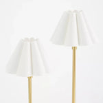 Charger l'image dans le visualiseur de la galerie, Lampadaire Duova minimaliste à 2 lampes - Lumière moderne en métal avec abat-jour plissé en tissu pour chambre ou salon