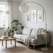 Lámpara de pie Lumifil Arc con pantalla de malla textil - Soporte metálico para iluminación ambiental suave en sala de estar