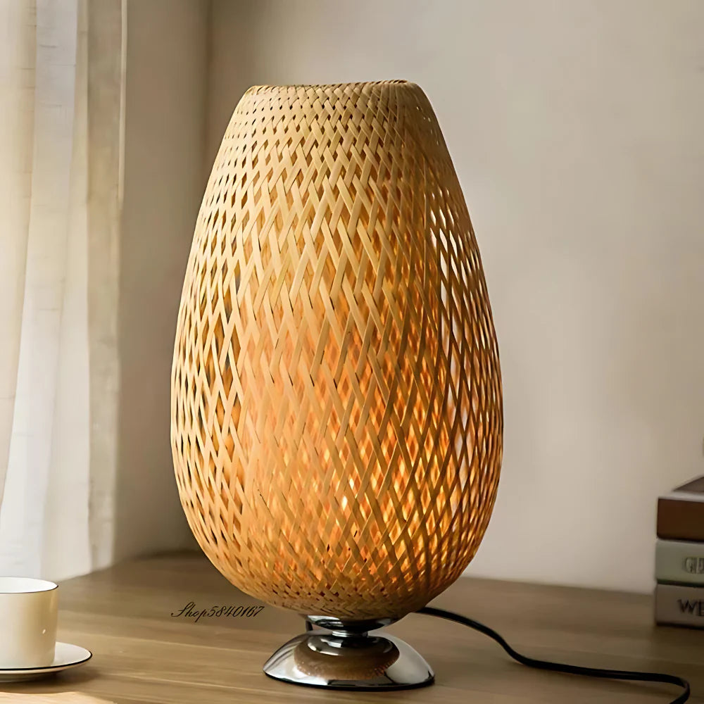 Ręcznie wykonana zrównoważona lampa stołowa z bambusa