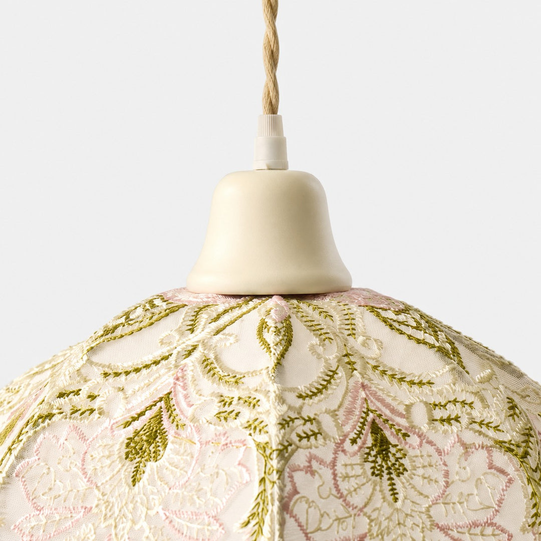Pendelleuchte aus besticktem Blumenstoff