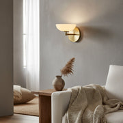 Aplique de Pared de Vidrio Vega — Lámpara Pequeña Minimalista, Acento Metálico Contemporáneo para Pasillo o Tocador