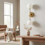 Carica immagine nel visualizzatore della Galleria, Applique da parete in ferro Arden Glass a 2 luci - Design moderno curvo per bagno o corridoio