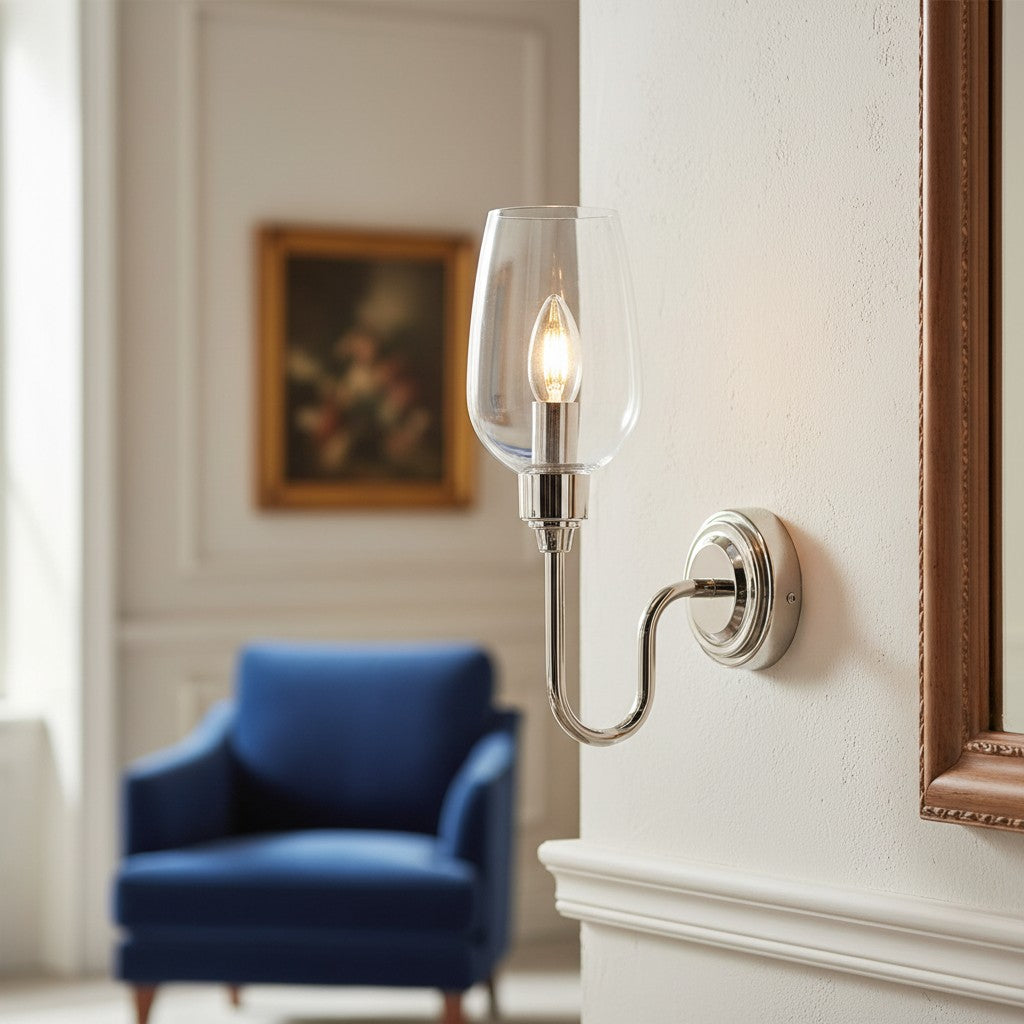 Clarione Art Deco Wandlamp met Heldere Glazen Kap – Modern Metalen Ontwerp voor Gangen