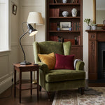 Afbeelding laden in galerijweergave, Modryx Mini Tafellamp – Piramide Basis Klassiek Erfgoed Ontwerp voor Thuis