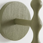 Cargar imagen en el visor de la galería, Lámpara de pared Savara moderna con base curva – Pantalla de tela suave y difusa para pasillos y salas de estar