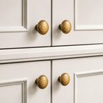 Afbeelding laden in galerijweergave, Hammered solid brass cabinet knob