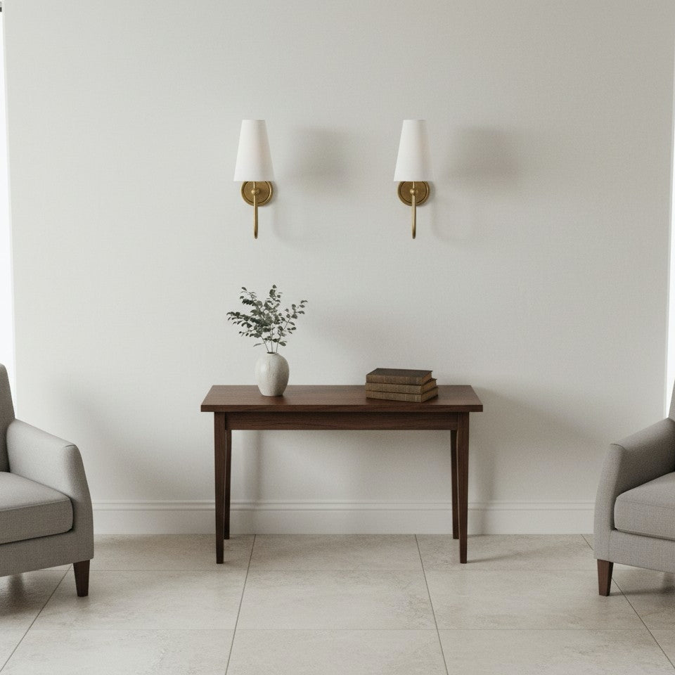 Aplique de brazo curvo elegante Serena – Lámpara de pared moderna con pantalla de tela para pasillo y dormitorio