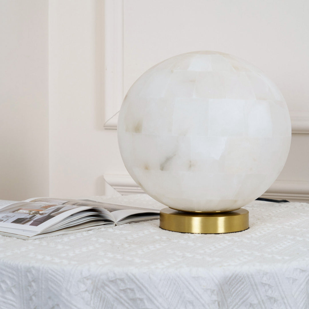 Lampada da tavolo a sfera in alabastro
