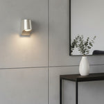 Afbeelding laden in galerijweergave, Rivathis Minimalistische Metalen Tin Wandlantaarn — Stijlvolle Verlichtingsarmatuur voor Portiek, Ideaal voor Entree of Tuin