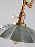 Afbeelding laden in galerijweergave, Furium gegolfde accordeon stekker-wandlamp - messing muurlamp elegantie
