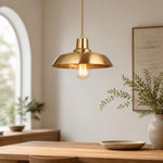 Afbeelding laden in galerijweergave, Brass pendant light in a warm interior scene