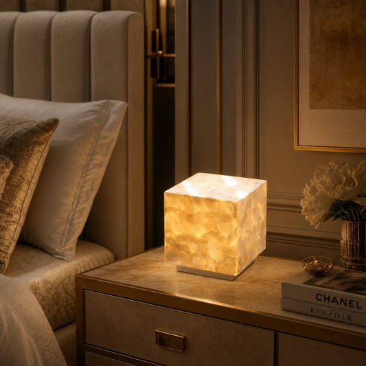 Lámpara de mesa Beamira de mica y concha – Luz de acento moderna con pantalla cuadrada para dormitorio