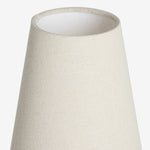 Afbeelding laden in galerijweergave, Cordove vloerlamp met drie taps toelopende kap – moderne minimalistische metalen stoffen lamp voor de woonkamer