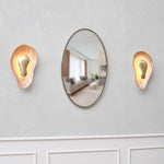 Bild in die Galerieansicht laden, Oyster Hammerschlag Onyx Wandleuchte