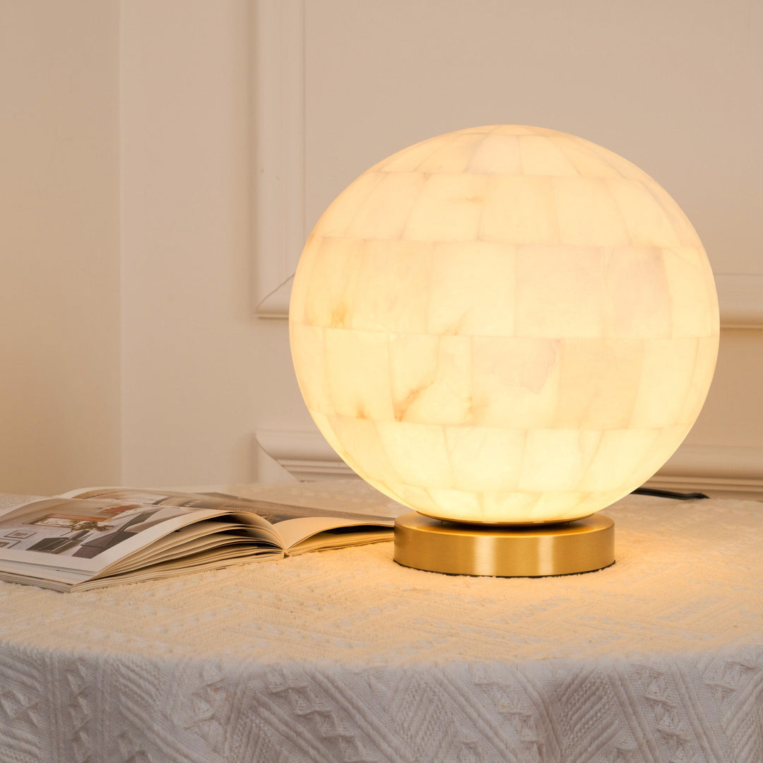 Lampada da tavolo a sfera in alabastro