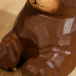 Bild in die Galerieansicht laden, Wooden animal phone stand detail view