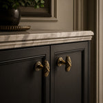 Afbeelding laden in galerijweergave, Antique Brass Leaf Cabinet Knob