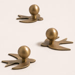 Afbeelding laden in galerijweergave, Rounded grip and brushed antique brass surface