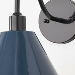 Afbeelding laden in galerijweergave, Narix Afgeronde Metalen Wandkandelaar - Strak Industrieel Ontwerp in Hedendaagse Stijl voor Slaapkamer en Lounge