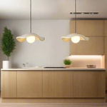 Carica l'immagine nella visualizzazione Galleria, Lampada a sospensione minimalista Yumi in resina scultorea elegante