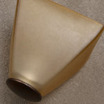 Załaduj obraz do przeglądarki galerii, Close view of frosted amber glass shade