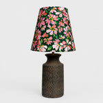Bild in die Galerieansicht laden, Front view of floral fabric table lamp with textured dark ceramic base