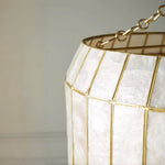 Afbeelding laden in galerijweergave, Lumica Capiz Facet Hanglamp - Elegant Natuurlijk Schelpenontwerp
