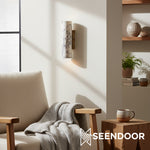 Afbeelding laden in galerijweergave, Wolvina natuurlijke marmeren buiswandlamp met strakke metalen details
