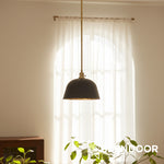 Afbeelding laden in galerijweergave, Forvara metalen hanglamp met paal - belvormige diffuser ontwerp voor keukeneilanden
