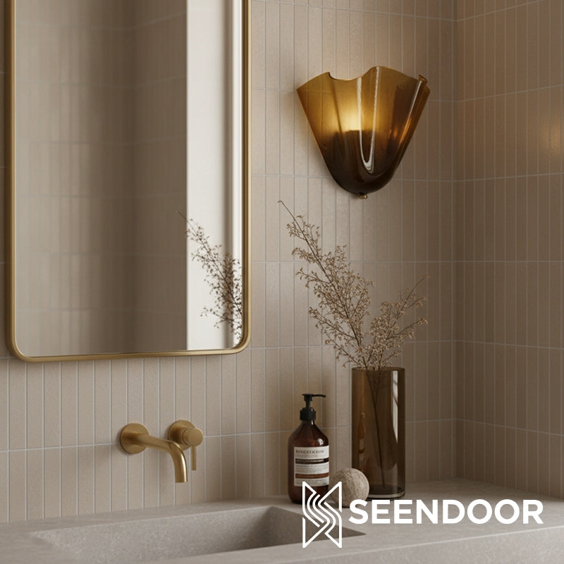 Lampada da parete in vetro artigianale Bellina design contemporaneo per corridoio