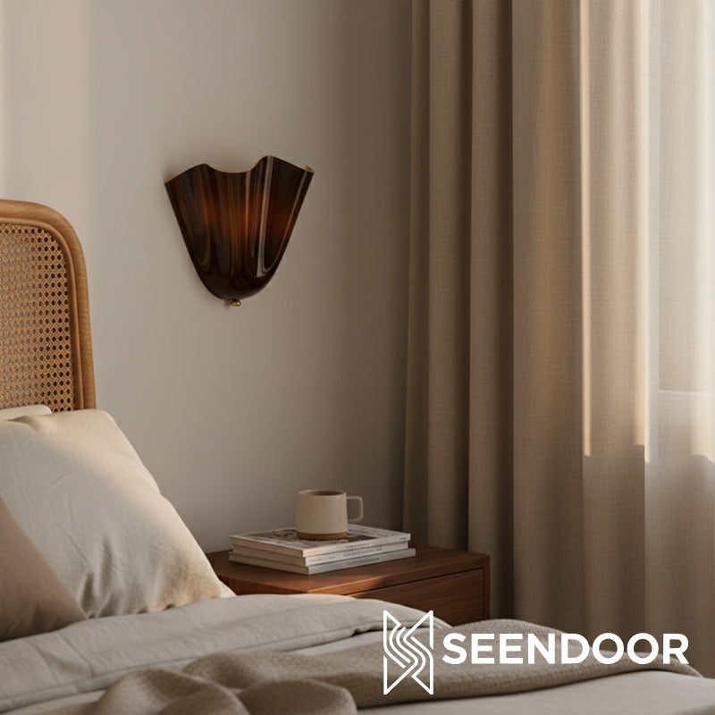 Lampada da parete in vetro artigianale Bellina design contemporaneo per corridoio