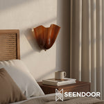 Carica immagine nel visualizzatore della Galleria, Lampada da parete in vetro artigianale Bellina design contemporaneo per corridoio