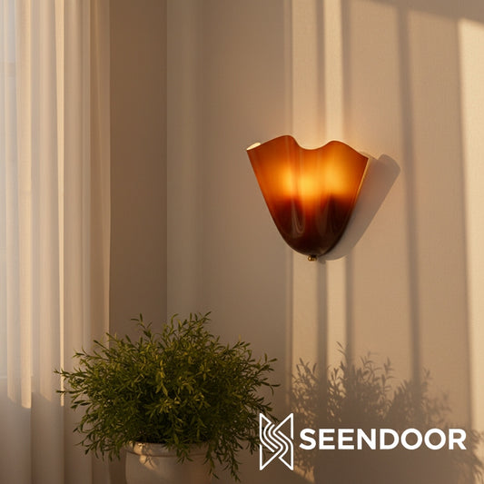 Bellina handgefertigte Glas-Wandlampe im zeitgenössischen Design für den Flur