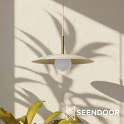 Curva metalen minimalistische hanglamp - moderne messing accent schijfkap